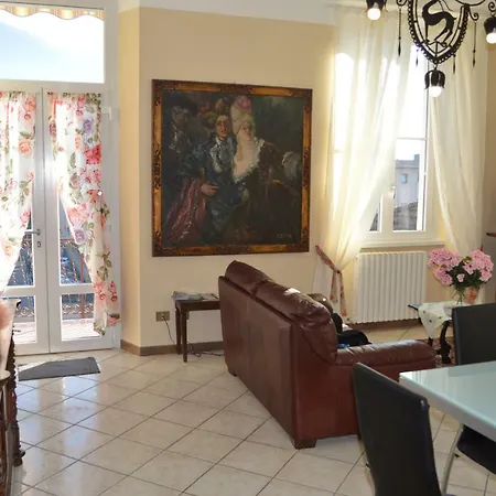 בית נופש Betty's House 3 Central מנדלו דל לאריו