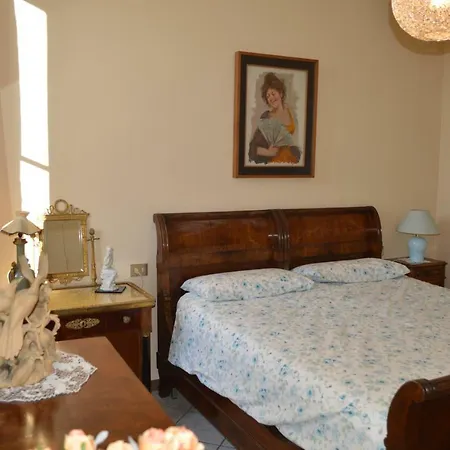 Betty's House 3 Central בית נופש *